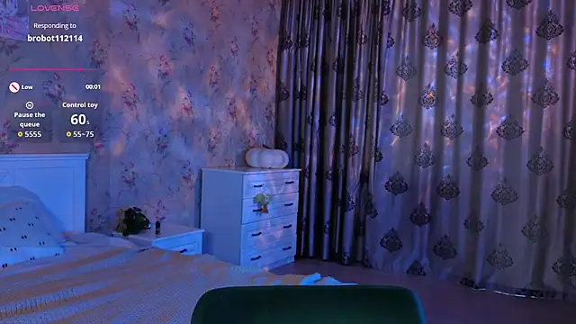 Snapshot of Nora_Failure chatting on September 19, 2:13 am Nora Failure online show from September 19, 2:13 am