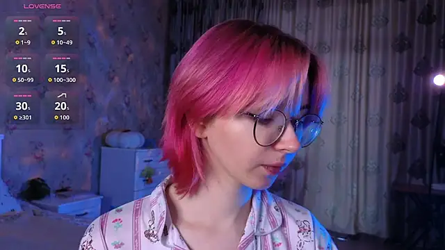 Snapshot of Nora_Failure chatting on October 6, 6:11 am Nora Failure online show from October 6, 6:11 am