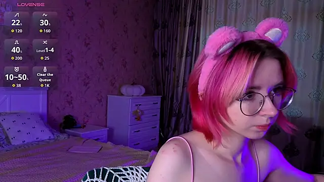 Snapshot of Nora_Failure chatting on October 15, 2:01 am Nora Failure online show from October 15, 2:01 am