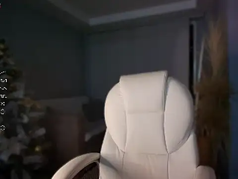 auroracaruso11 online show from December 11, 11:43 pm