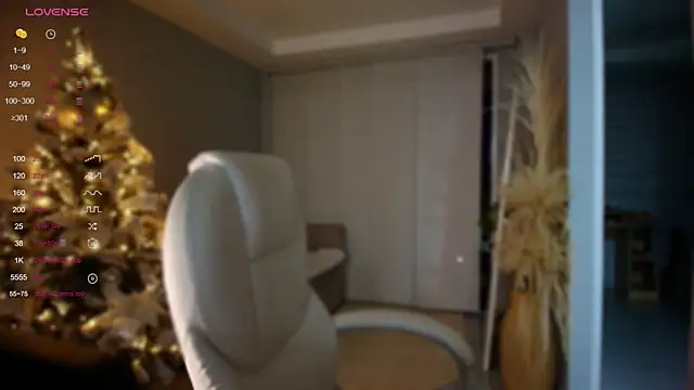 auroracaruso11 online show from December 19, 11:25 pm