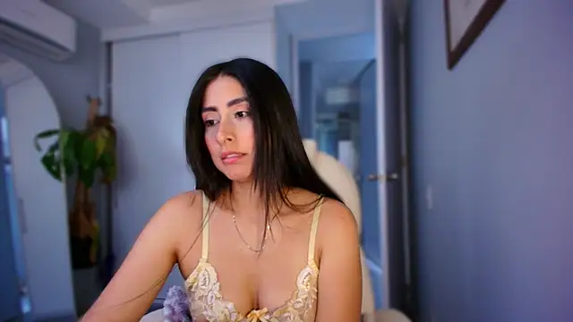 auroracaruso11 online show from October 23, 8:40 pm