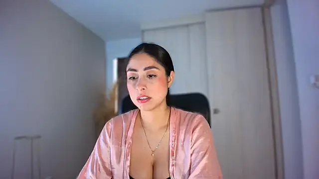 auroracaruso11 online show from July 13, 9:28 pm