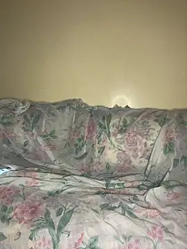 Snapshot of Layla-daloua chatting on December 21, 1:47 am Layla-daloua online show from December 21, 1:47 am