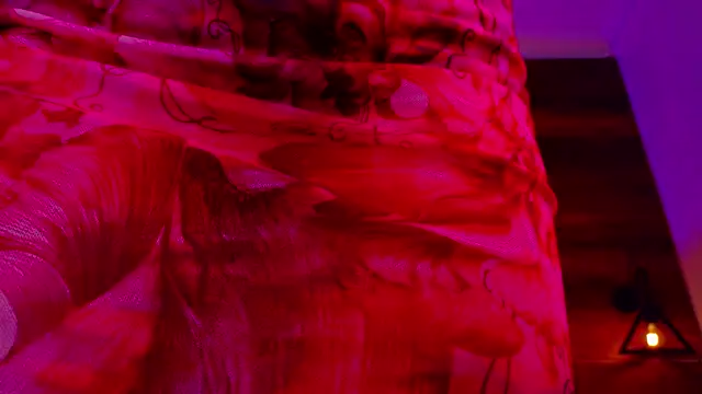 Snapshot of ParisFox_ chatting on February 7, 7:39 pm ParisFox online show from February 7, 7:39 pm