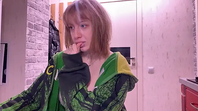 moundliicht1 online show from February 1, 6:21 am