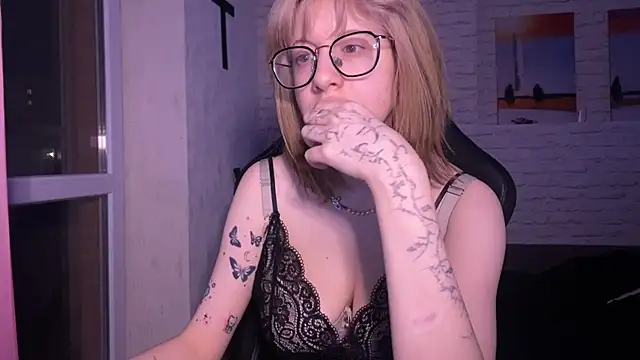 moundliicht1 online show from February 28, 6:41 pm