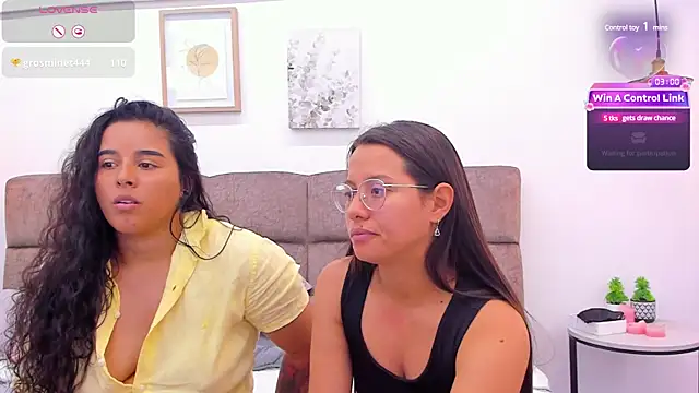 Dilan y Mia online show from March 8, 4:17 pm