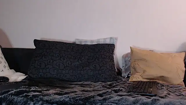 Snapshot of Manfred-Bi chatting on December 20, 7:17 pm Manfred-Bi online show from December 20, 7:17 pm