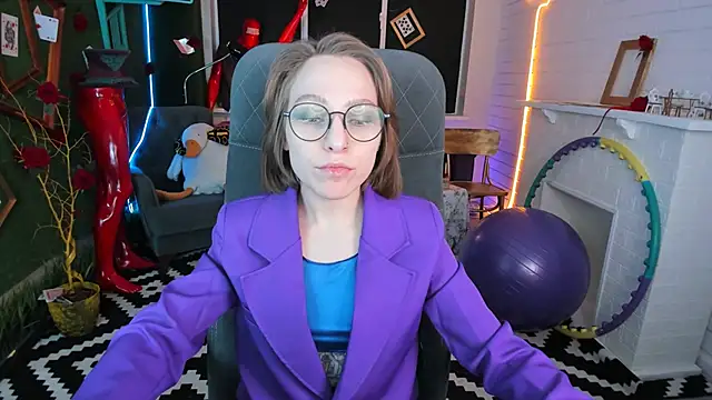 Snapshot of AphexQueen chatting on December 28, 3:15 pm AphexQueen online show from December 28, 3:15 pm