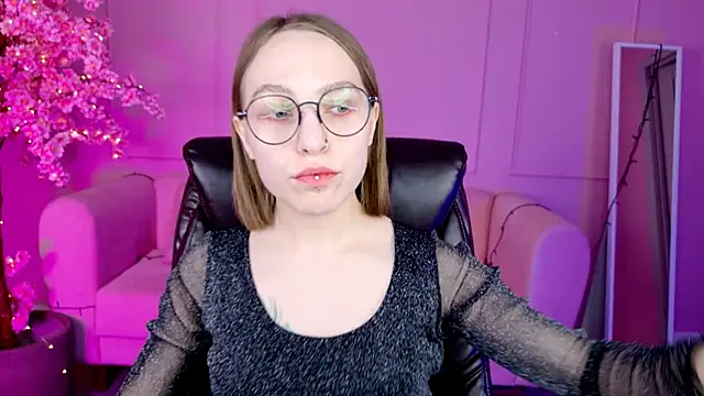 Snapshot of AphexQueen chatting on January 28, 4:19 pm AphexQueen online show from January 28, 4:19 pm