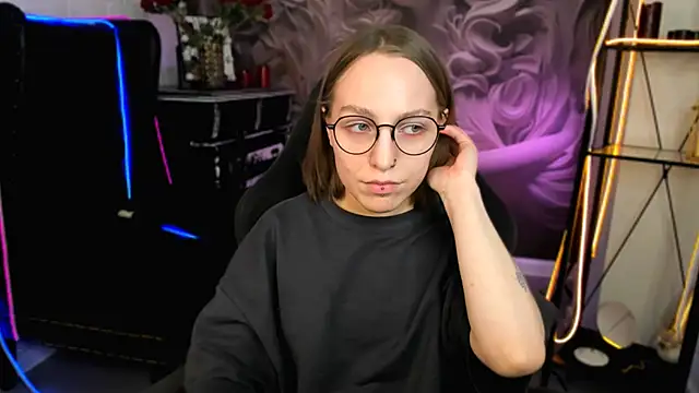 Snapshot of AphexQueen chatting on February 14, 7:12 pm AphexQueen online show from February 14, 7:12 pm