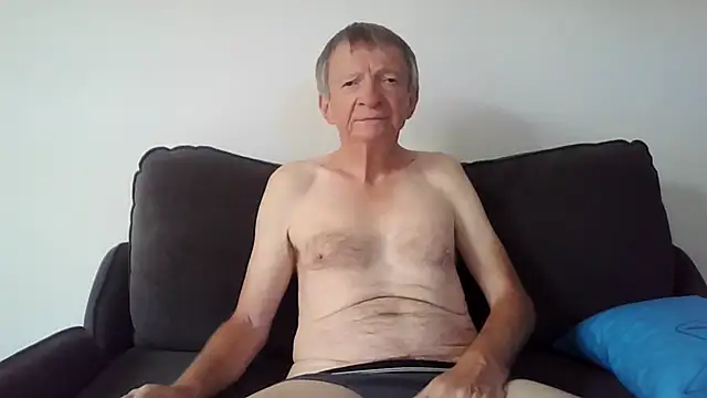 naturiste974 online show from December 19, 8:32 am