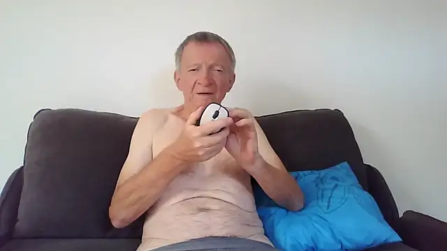 naturiste974 online show from January 17, 8:08 am