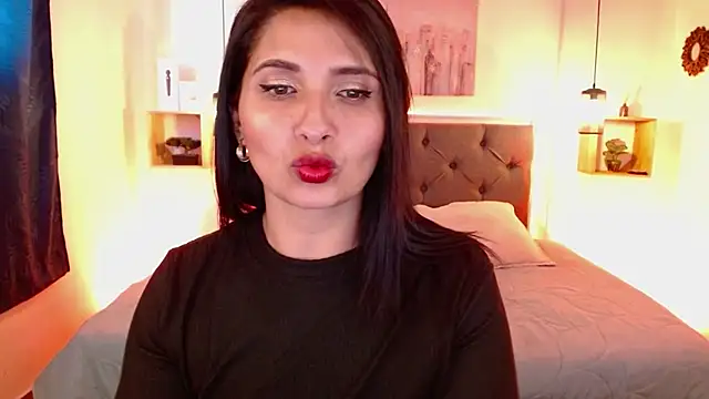Snapshot of emily_leinner chatting on January 22, 2:56 pm emily leinner online show from January 22, 2:56 pm