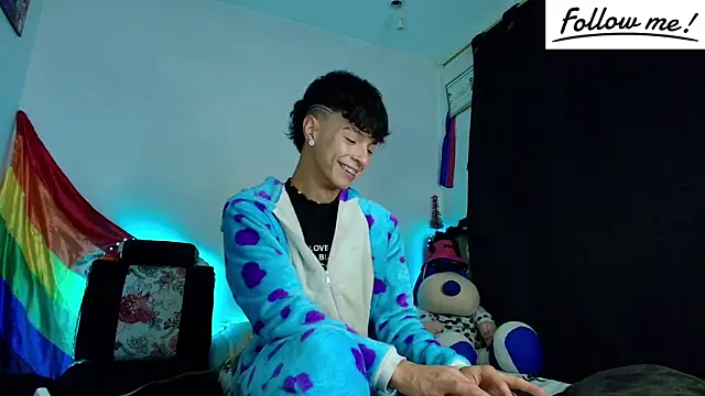 Snapshot of twink_sebas_ chatting on December 15, 7:57 am twink sebas online show from December 15, 7:57 am