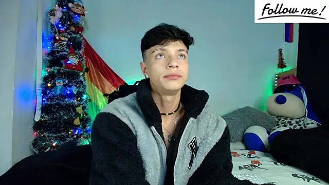 Snapshot of twink_sebas_ chatting on December 16, 6:10 am twink sebas online show from December 16, 6:10 am
