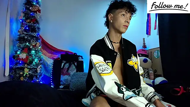 Snapshot of twink_sebas_ chatting on December 17, 4:34 am twink sebas online show from December 17, 4:34 am