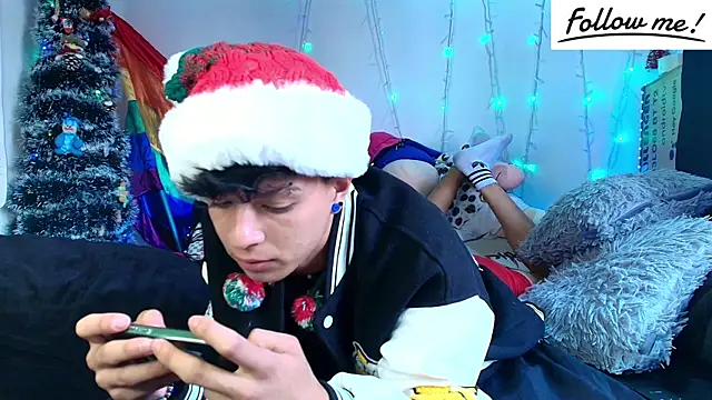 Snapshot of twink_sebas_ chatting on December 24, 1:50 pm twink sebas online show from December 24, 1:50 pm