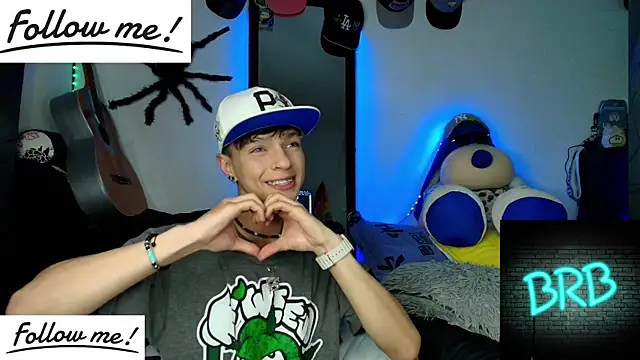 Snapshot of twink_sebas_ chatting on December 27, 3:31 am twink sebas online show from December 27, 3:31 am