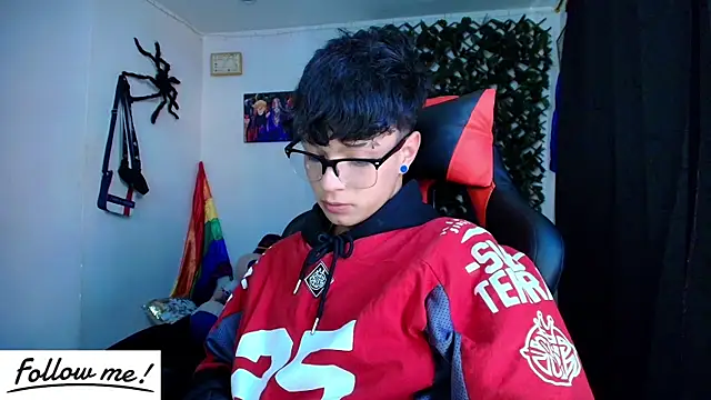 Snapshot of twink_sebas_ chatting on January 19, 7:15 pm twink sebas online show from January 19, 7:15 pm