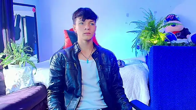 Snapshot of twink_sebas_ chatting on October 15, 2:28 pm twink sebas online show from October 15, 2:28 pm