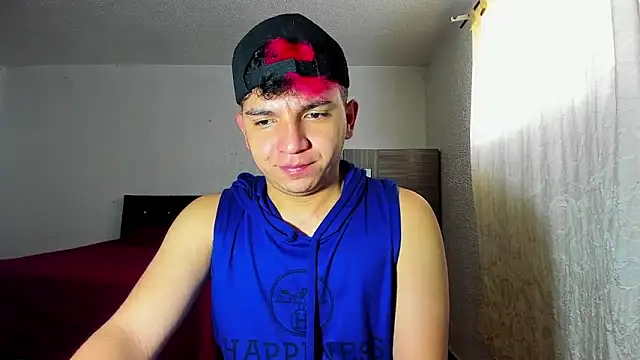 Snapshot of Danielbluestar chatting on January 13, 3:47 pm Danielbluestar online show from January 13, 3:47 pm