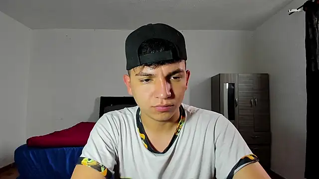 Snapshot of Danielbluestar chatting on February 4, 3:57 pm Danielbluestar online show from February 4, 3:57 pm
