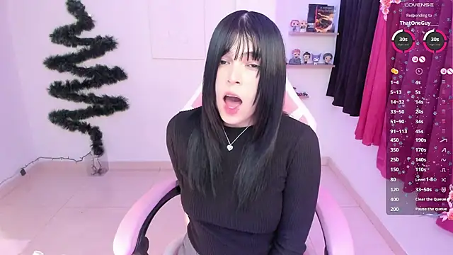 Snapshot of misshoneyxxx chatting on January 3, 12:43 am misshoneyxxx online show from January 3, 12:43 am