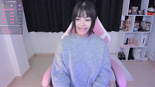 Snapshot of misshoneyxxx chatting on March 4, 4:49 am misshoneyxxx online show from March 4, 4:49 am