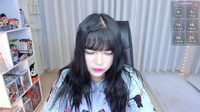 Snapshot of misshoneyxxx chatting on November 5, 3:17 am misshoneyxxx online show from November 5, 3:17 am