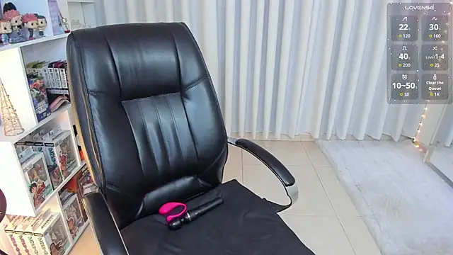 Snapshot of misshoneyxxx chatting on November 8, 4:56 am misshoneyxxx online show from November 8, 4:56 am