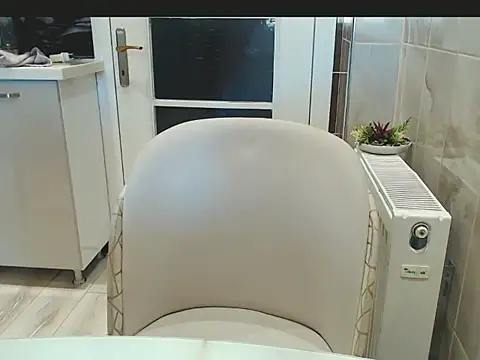 Snapshot of Erotica333 chatting on March 7, 12:24 pm Erotica333 online show from March 7, 12:24 pm