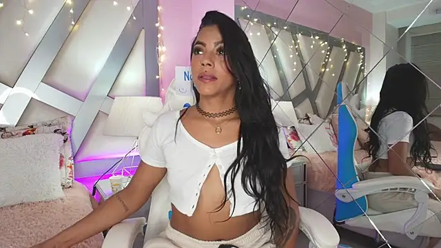 Amber villalobos  online show from February 3, 8:35 pm