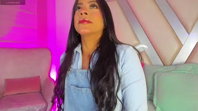 Snapshot of Amber_villalobos_ chatting on May 17, 4:43 am Amber villalobos online show from May 17, 4:43 am