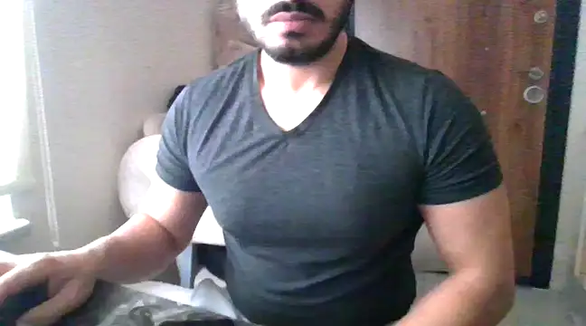 Snapshot of DateMike94 chatting on December 2, 10:07 am DateMike94 online show from December 2, 10:07 am