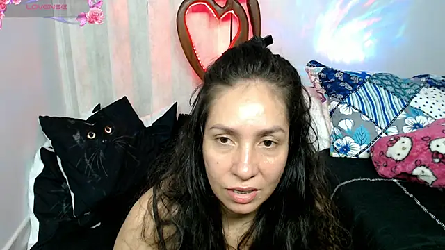 Snapshot of naihroby chatting on April 26, 6:00 am naihroby online show from April 26, 6:00 am
