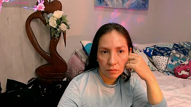 Snapshot of naihroby chatting on July 24, 12:52 am naihroby online show from July 24, 12:52 am