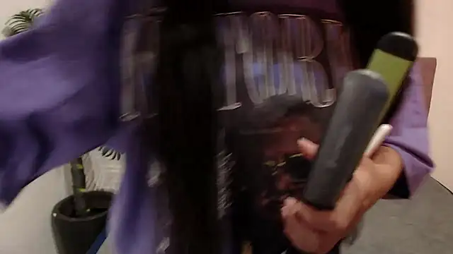 CarolineBrunx online show from March 4, 9:40 am