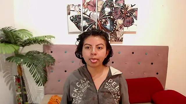 CarolineBrunx online show from March 11, 7:15 am