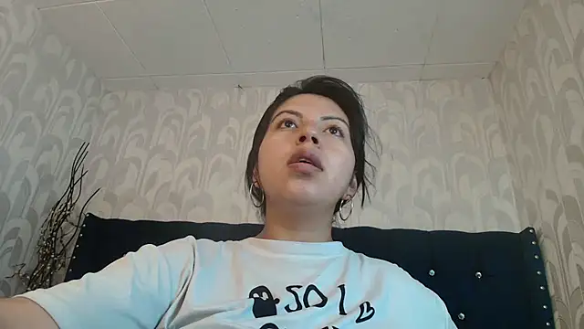 Snapshot of CarolineBrunx chatting on May 23, 9:41 pm CarolineBrunx online show from May 23, 9:41 pm