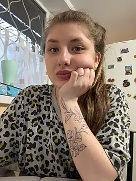 Snapshot of sexyy_girl_ chatting on March 15, 3:06 pm sexyy girl online show from March 15, 3:06 pm