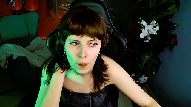 Snapshot of LolaAsmus chatting on April 9, 3:50 pm LolaAsmus online show from April 9, 3:50 pm