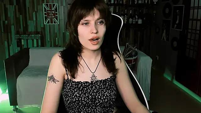 Snapshot of LolaAsmus chatting on April 21, 12:55 pm LolaAsmus online show from April 21, 12:55 pm