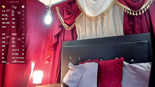 Snapshot of brittany_williams_ chatting on December 4, 4:00 am brittany williams online show from December 4, 4:00 am