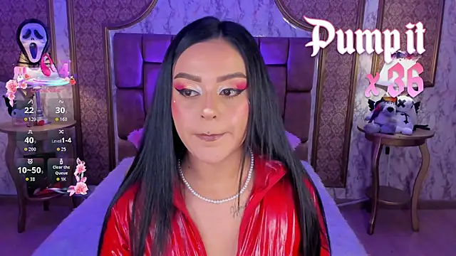 SoffiQueen online show from November 6, 5:25 pm