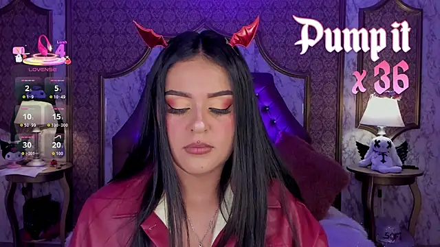 SoffiQueen online show from April 11, 1:37 pm