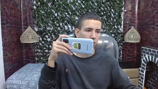 Snapshot of JackSwan18 chatting on January 5, 12:42 pm JackSwan18 online show from January 5, 12:42 pm