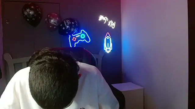 Snapshot of JackSwan18 chatting on January 6, 12:46 pm JackSwan18 online show from January 6, 12:46 pm