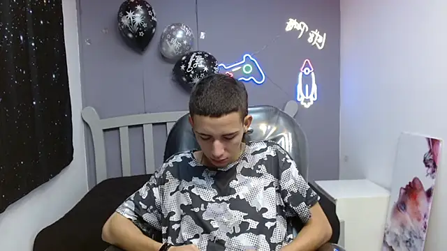 Snapshot of JackSwan18 chatting on January 8, 12:37 pm JackSwan18 online show from January 8, 12:37 pm